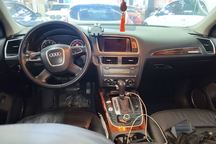 Used Audi Q5 2010 2.0TFSI Comfort Version Center Console