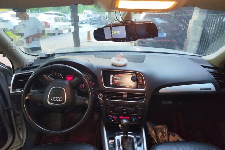 Used Audi Q5 2010 2.0TFSI Technology Edition Center Console