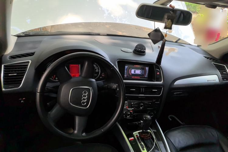 Used Audi Q5 2010 2.0TFSI Technology Edition Center Console
