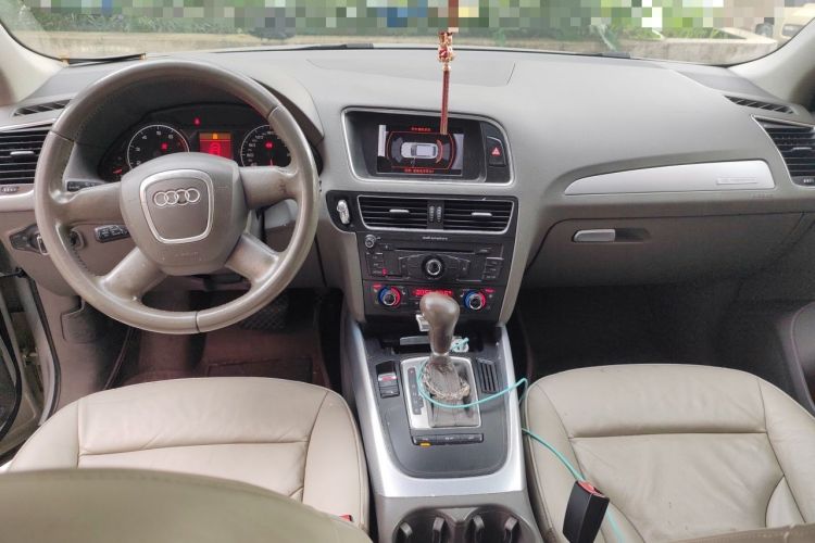 Used Audi Q5 2010 2.0TFSI Technology Edition Center Console