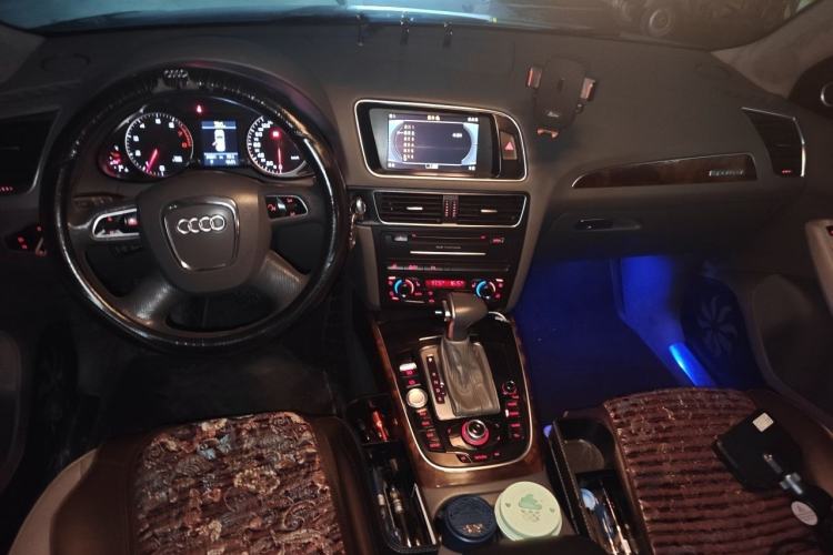 Used Audi Q5 2010 2.0TFSI Comfort Version Center Console
