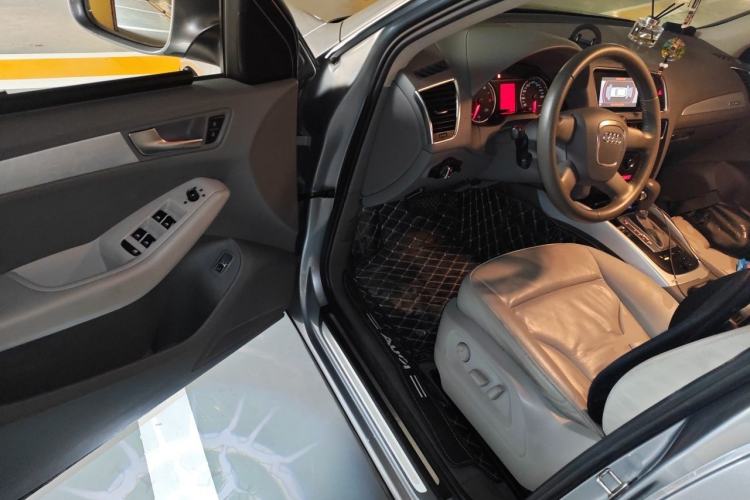 Used Audi Q5 2010 2.0TFSI Technology Edition Driver Seat