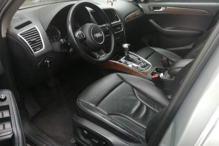 Used Audi Q5 2010 3.2 FSI Off-road Version Driver Seat