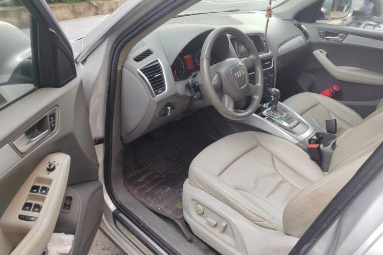 Used Audi Q5 2010 2.0TFSI Technology Edition Driver Seat