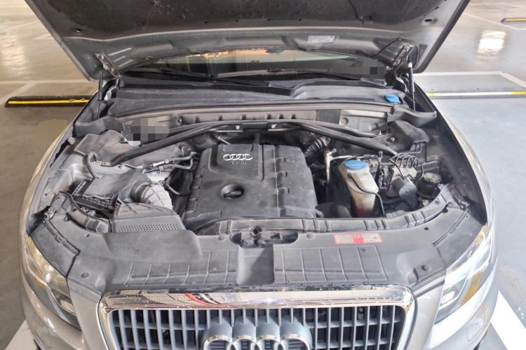Used Audi Q5 2010 2.0TFSI Technology Edition Engine Bay
