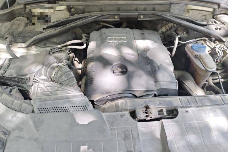 Used Audi Q5 2010 2.0TFSI Comfort Version Engine Bay