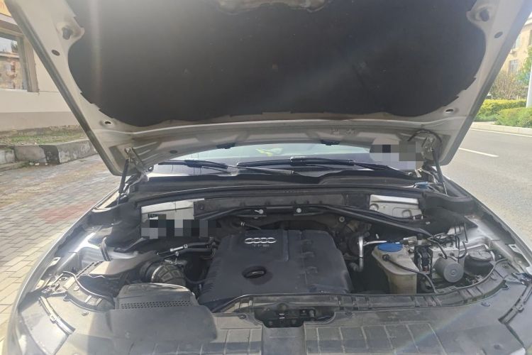 Used Audi Q5 2010 2.0TFSI Comfort Version Engine Bay