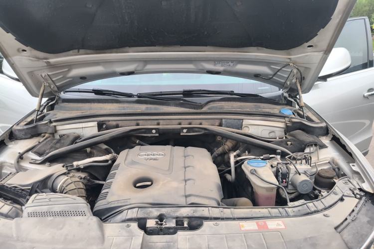 Used Audi Q5 2010 2.0TFSI Technology Edition Engine Bay