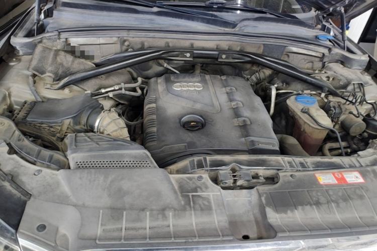 Used Audi Q5 2010 2.0TFSI Comfort Version Engine Bay