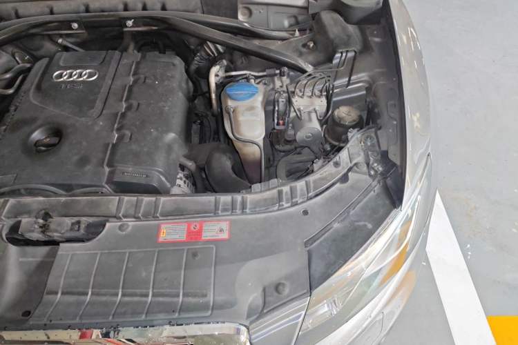 Used Audi Q5 2010 2.0TFSI Technology Edition Engine Bay Left