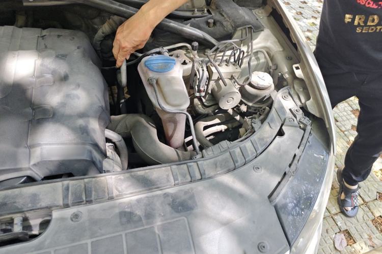 Used Audi Q5 2010 2.0TFSI Comfort Version Engine Bay Left