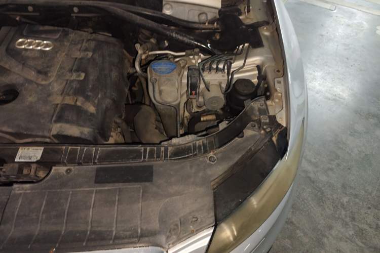 Used Audi Q5 2010 2.0TFSI Technology Edition Engine Bay Left