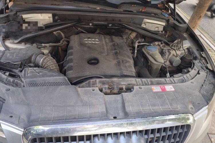 Used Audi Q5 2010 2.0TFSI Technology Edition Engine Bay
