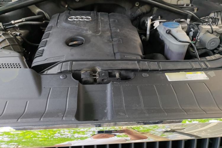 Used Audi Q5 2010 2.0TFSI Technology Edition Engine Bay