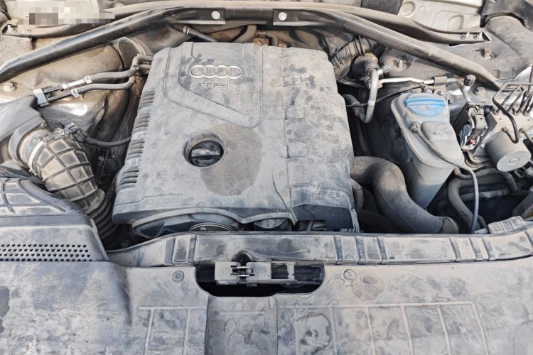 Used Audi Q5 2010 2.0TFSI Comfort Version Engine Bay