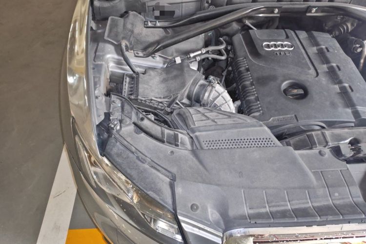 Used Audi Q5 2010 2.0TFSI Technology Edition Engine Bay Right