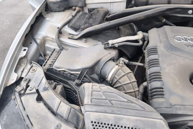 Used Audi Q5 2010 2.0TFSI Technology Edition Engine Bay Right