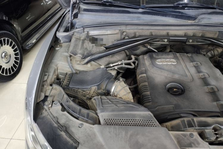 Used Audi Q5 2010 2.0TFSI Comfort Version Engine Bay Right