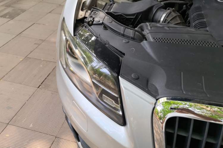 Used Audi Q5 2010 2.0TFSI Technology Edition Engine Bay Right