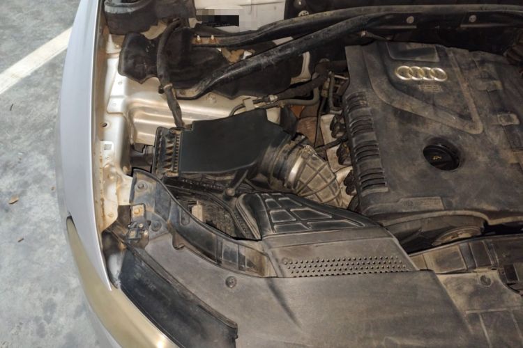 Used Audi Q5 2010 2.0TFSI Technology Edition Engine Bay Right