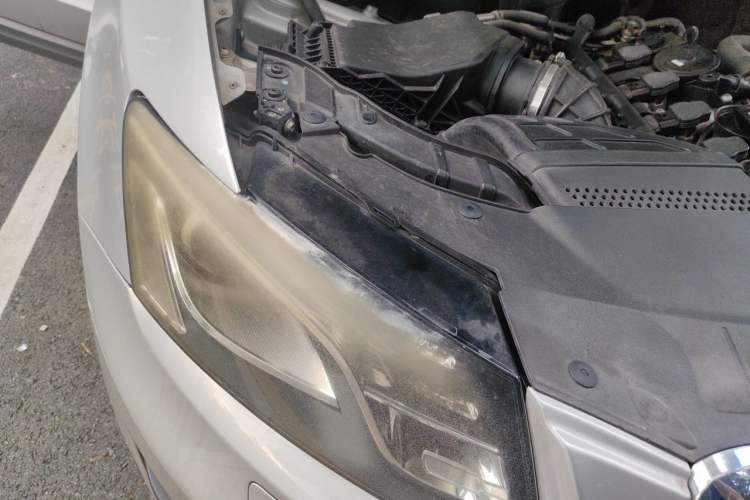 Used Audi Q5 2010 2.0TFSI Technology Edition Engine Bay Right