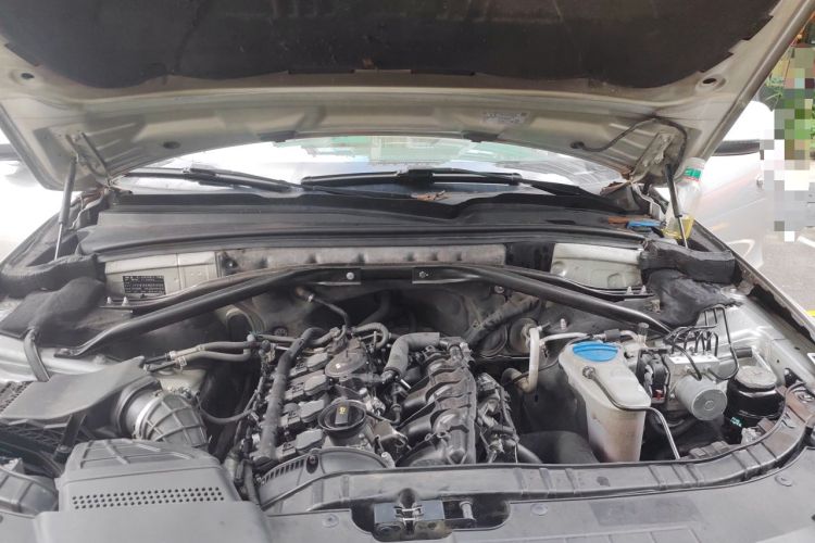 Used Audi Q5 2010 2.0TFSI Technology Edition Engine Bay