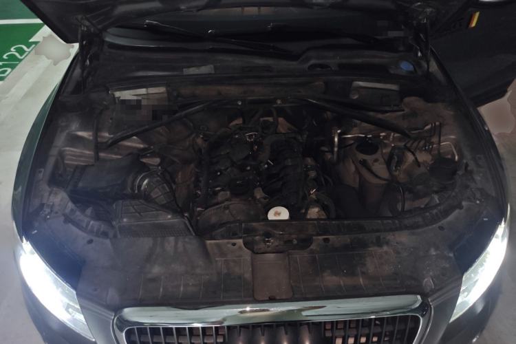 Used Audi Q5 2010 2.0TFSI Comfort Version Engine Bay