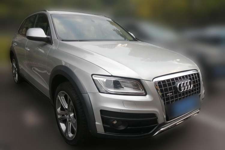 Used Audi Q5 2010 3.2 FSI Off-road Version Front Right 45 Deg