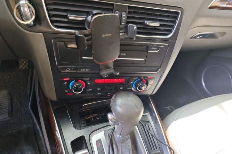 Used Audi Q5 2010 2.0TFSI Comfort Version Gear Lever