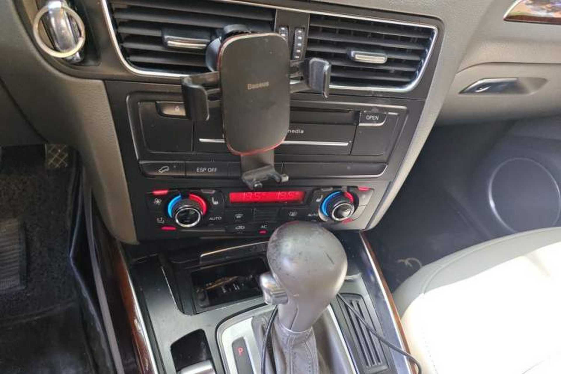 Used Audi Q5 2010 2.0TFSI Comfort Version Gear Lever
