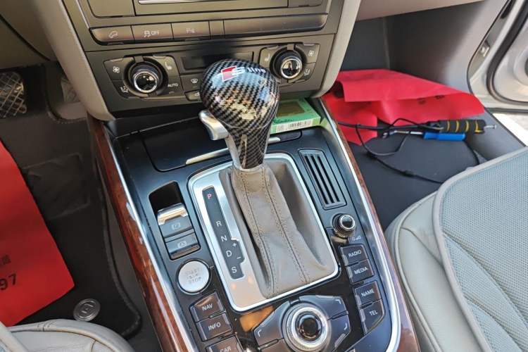Used Audi Q5 2010 2.0TFSI Comfort Version Gear Lever