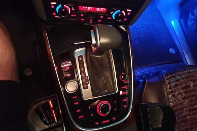 Used Audi Q5 2010 2.0TFSI Comfort Version Gear Lever