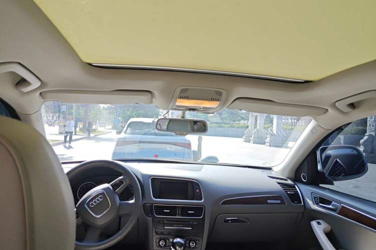 Used Audi Q5 2010 2.0TFSI Comfort Version Headliner