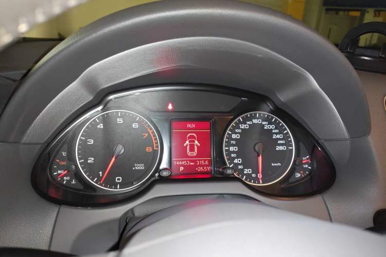 Used Audi Q5 2010 2.0TFSI Technology Edition Instrument Cluster