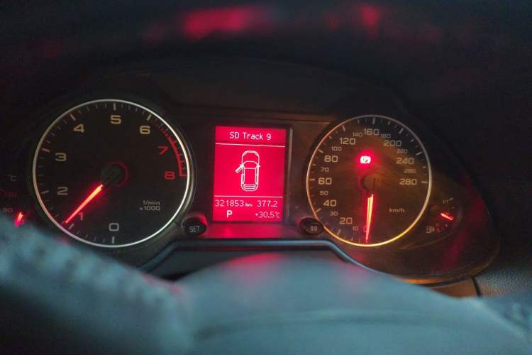 Used Audi Q5 2010 2.0TFSI Technology Edition Instrument Cluster