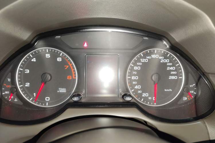 Used Audi Q5 2010 2.0TFSI Technology Edition Instrument Cluster