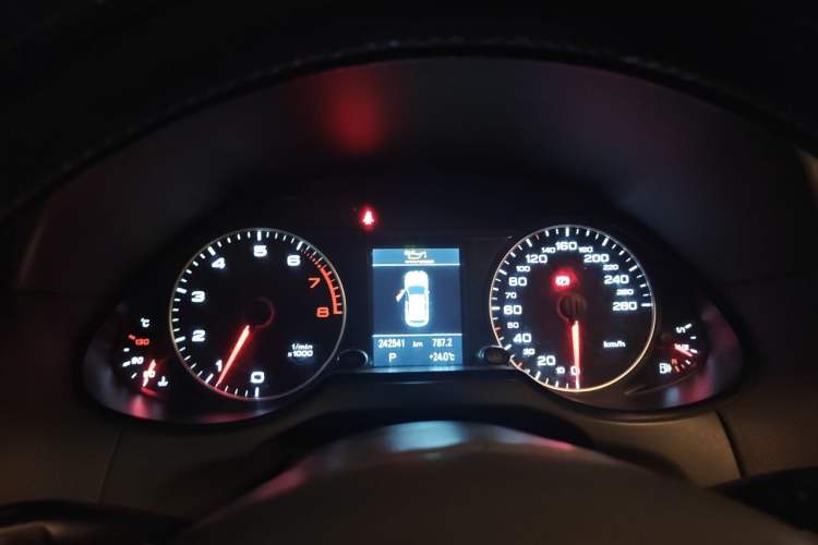 Used Audi Q5 2010 2.0TFSI Comfort Version Instrument Cluster