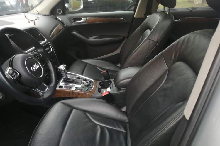 Used Audi Q5 2010 3.2 FSI Off-road Version Left Front Seat