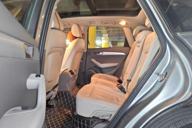 Used Audi Q5 2010 2.0TFSI Technology Edition Left Rear Seat