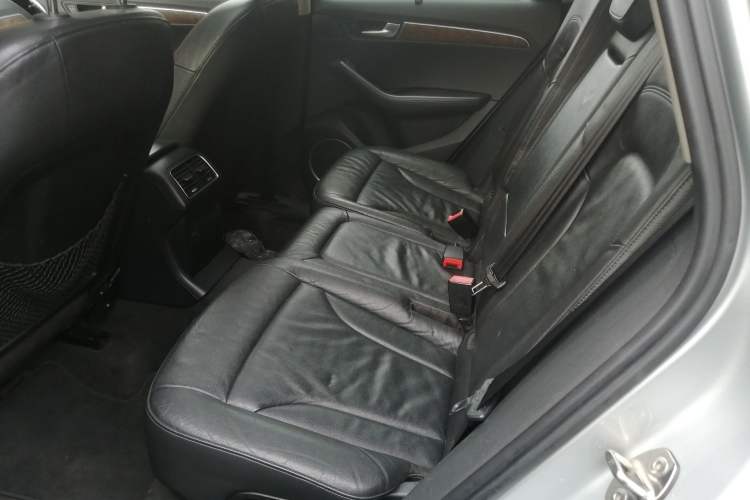 Used Audi Q5 2010 3.2 FSI Off-road Version Left Rear Seat