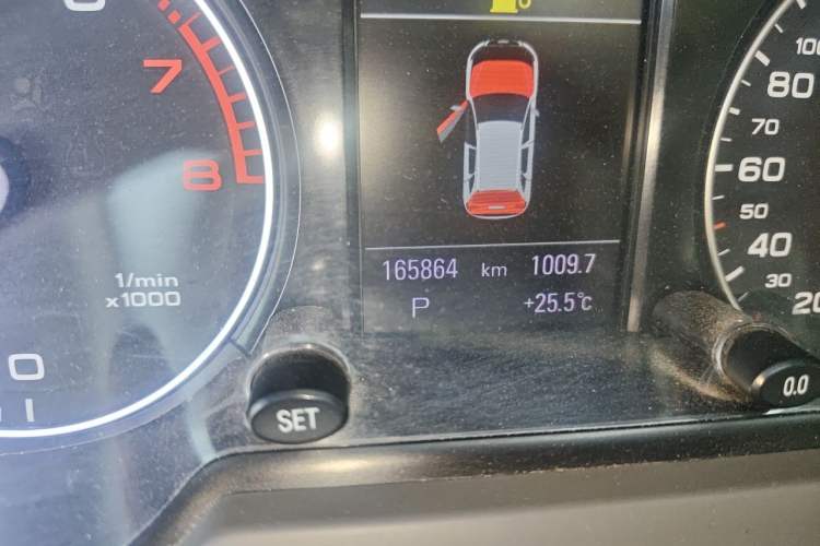 Used Audi Q5 2010 2.0TFSI Comfort Version Odometer Close Up