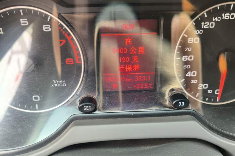 Used Audi Q5 2010 2.0TFSI Technology Edition Odometer Close Up