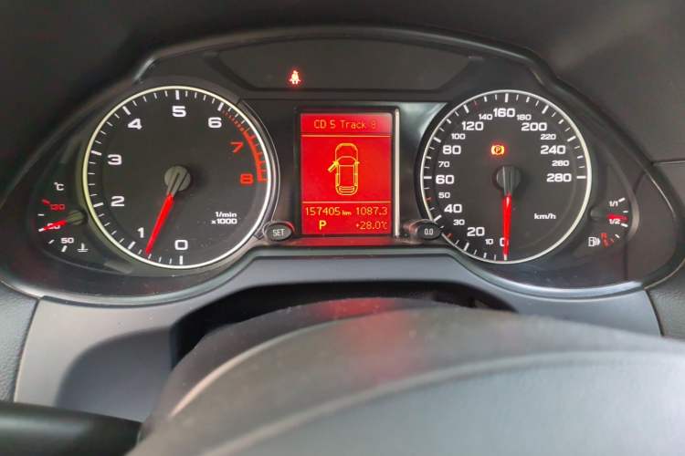 Used Audi Q5 2010 2.0TFSI Technology Edition Odometer Close Up