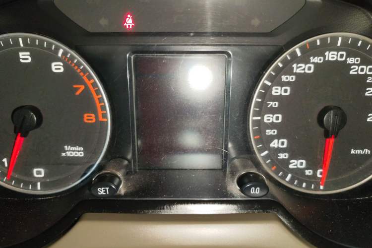 Used Audi Q5 2010 2.0TFSI Technology Edition Odometer Close Up