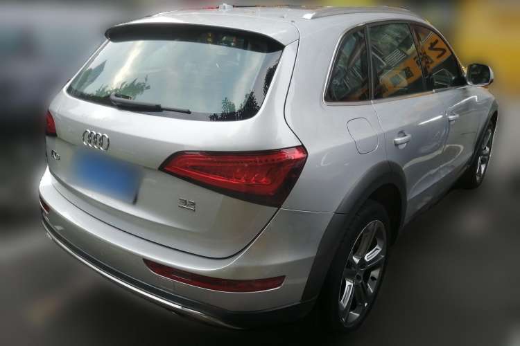 Used Audi Q5 2010 3.2 FSI Off-road Version Rear Right 45 Deg