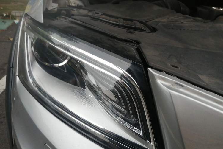 Used Audi Q5 2010 3.2 FSI Off-road Version Right Front Headlight