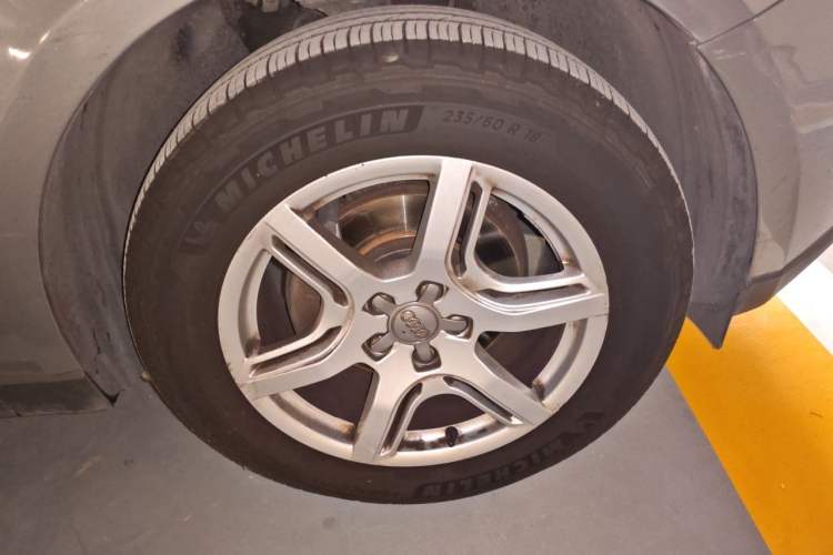 Used Audi Q5 2010 2.0TFSI Technology Edition Right Front Wheel Hub
