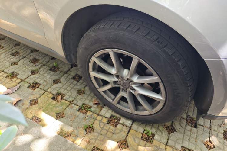 Used Audi Q5 2010 2.0TFSI Comfort Version Right Front Wheel Hub