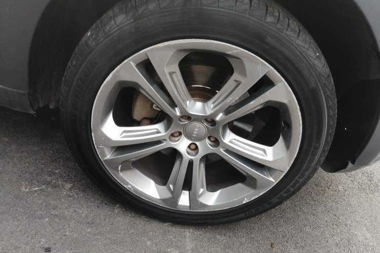 Used Audi Q5 2010 3.2 FSI Off-road Version Right Front Wheel Hub