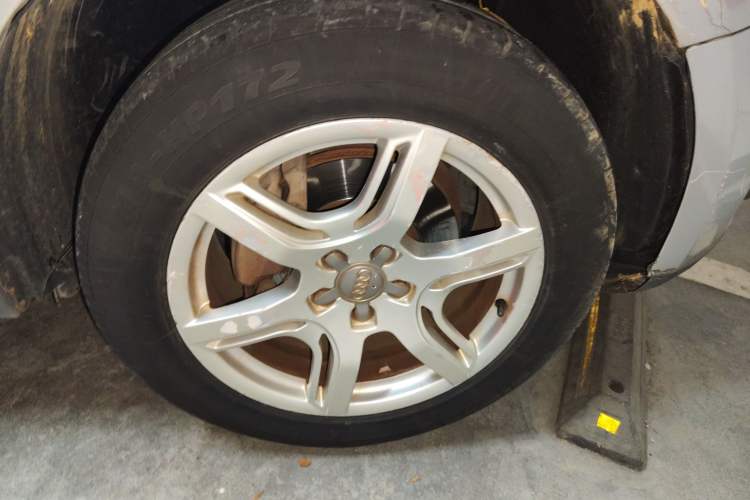 Used Audi Q5 2010 2.0TFSI Technology Edition Right Front Wheel Hub